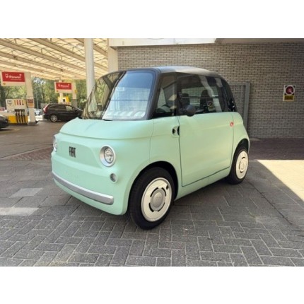 Bijna nieuwe Fiat Topolino Verde Vita met bagage drager