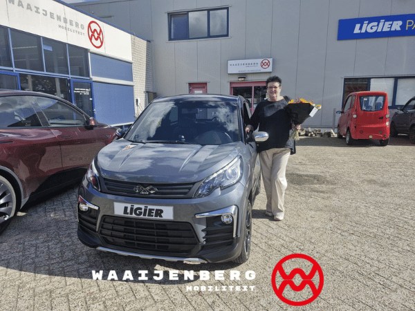 Aflevering van Driel - Ligier JS60 Chic Mevrouw Van Driel uit Veenendaal viel direct voor de luxe Ligier JS60 Chic Sun. Lees het afleververhaal en ontdek ons aanbod brommobielen. Kopieer